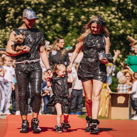 Šeima ant kūrybos ir meilės podiumo