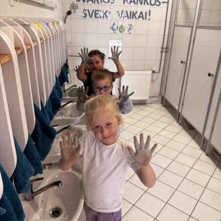 Edukacinė veikla ,,Kaip taisyklingai plauti rankas‘‘